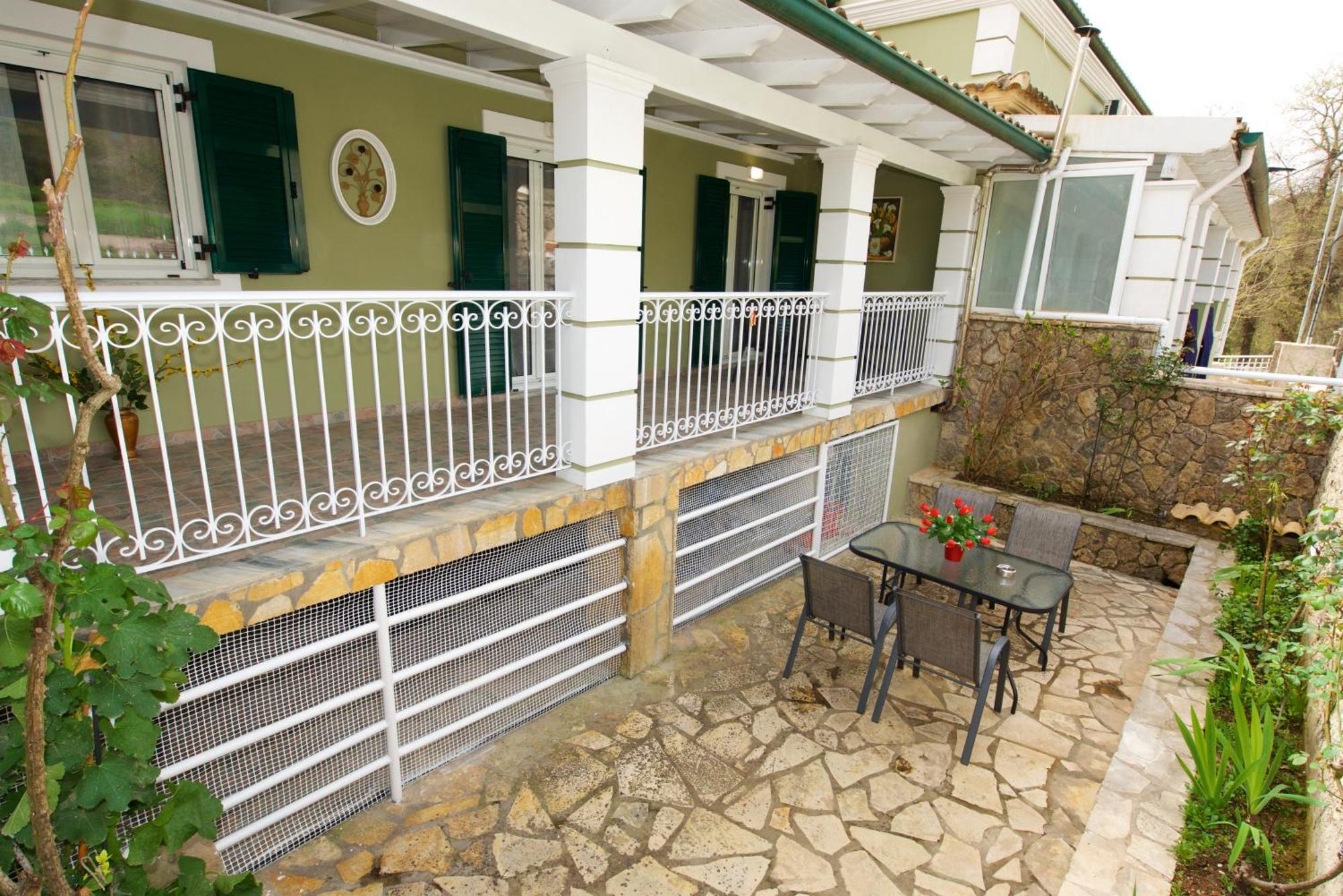 Spiti Christos Apartment, Viros